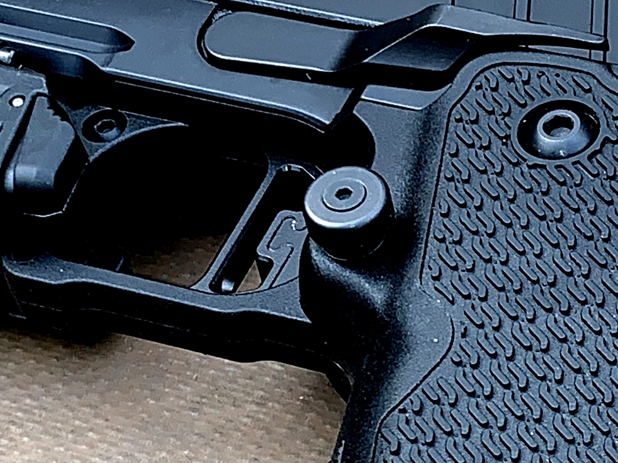 MAC-9-DS-Duty-controls-2