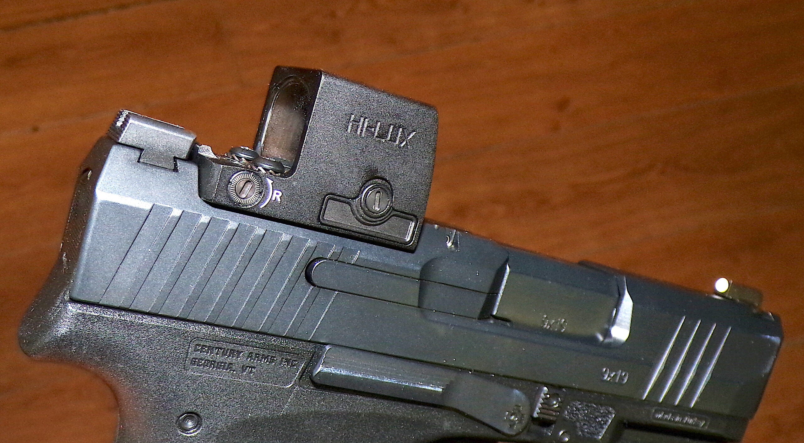 Hi-Lux-Optics-Red-Dot-5